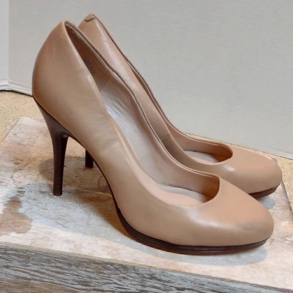 👍 Nine West Nude Heels Size 7.5. A14